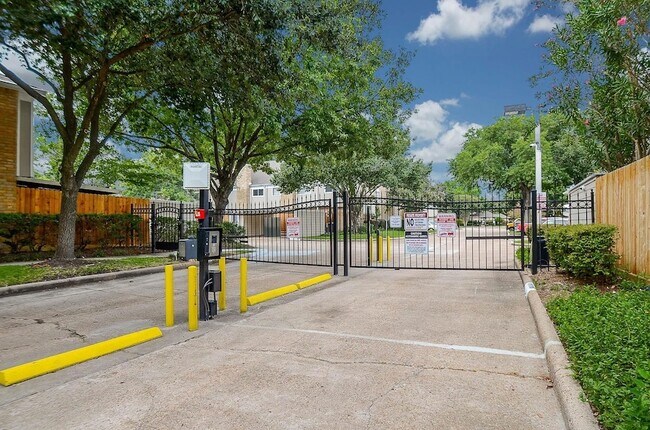 Photo - 1653 W Sam Houston Parkway S Apartment