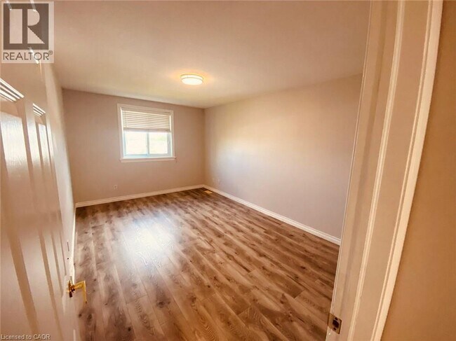 Building Photo - 668A BUTTERNUT Avenue Unit# Main