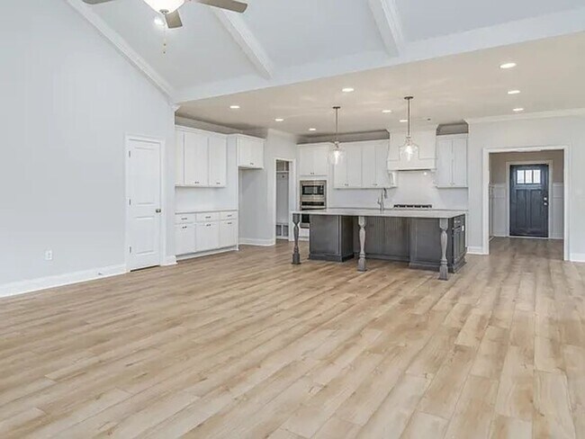 Building Photo - Beautiful 4 Bed, 2 Bath Home In Hidden Lakes!