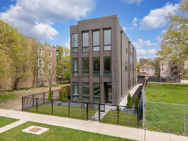 Foto del edificio - 5921 S Calumet Ave
