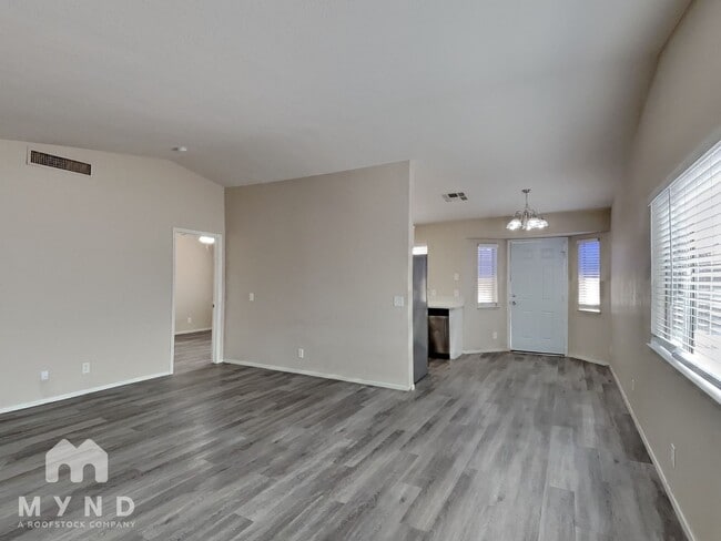 Foto del edificio - 8077 Draco Cir