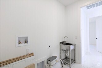 Building Photo - 4325 NW 31st St
