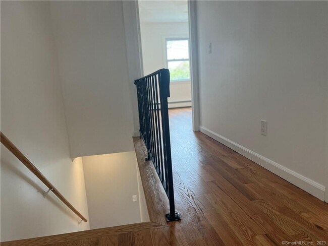 Foto del edificio - 65 Mill Hill Ave