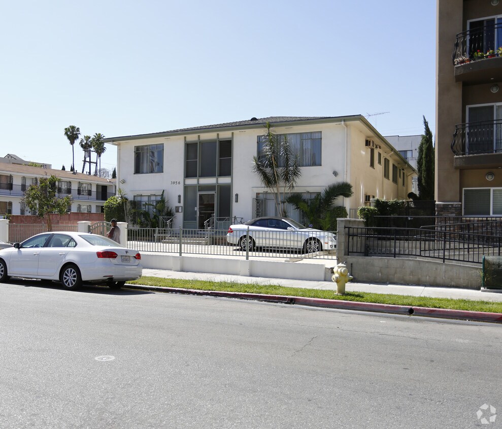 Foto principal - 3956 Ingraham St