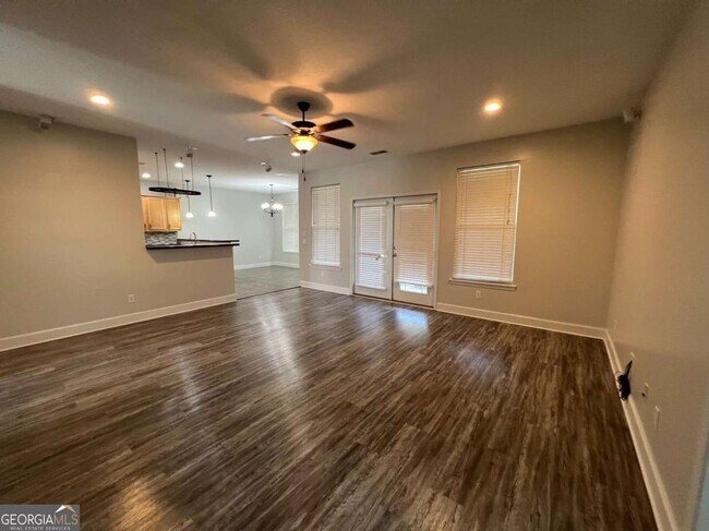 Foto del edificio - 203 Waters Edge Dr