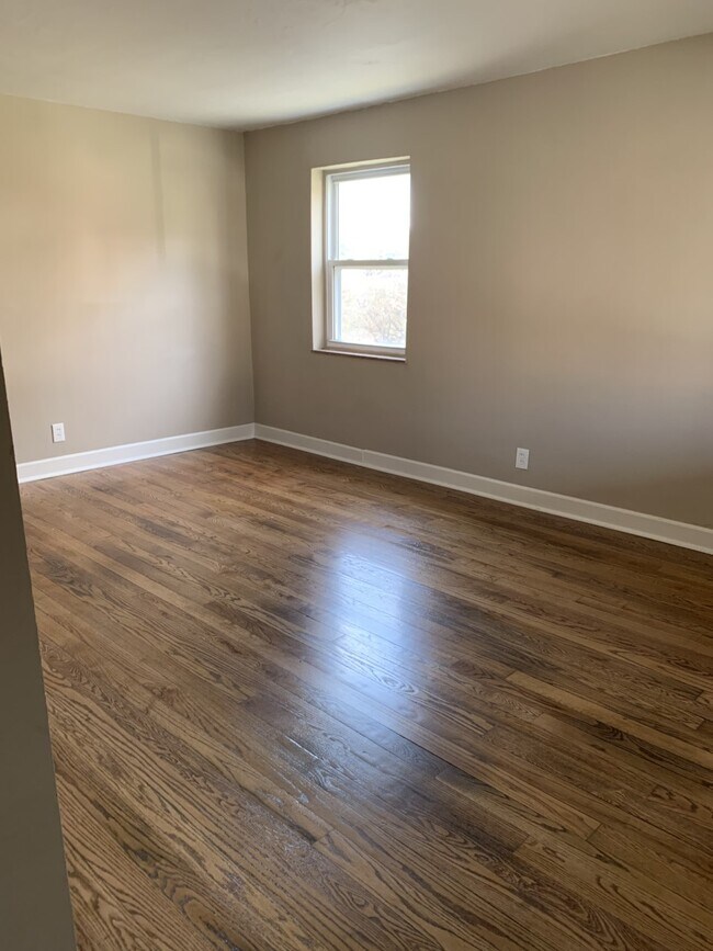 Building Photo - 3633 Allview Cir