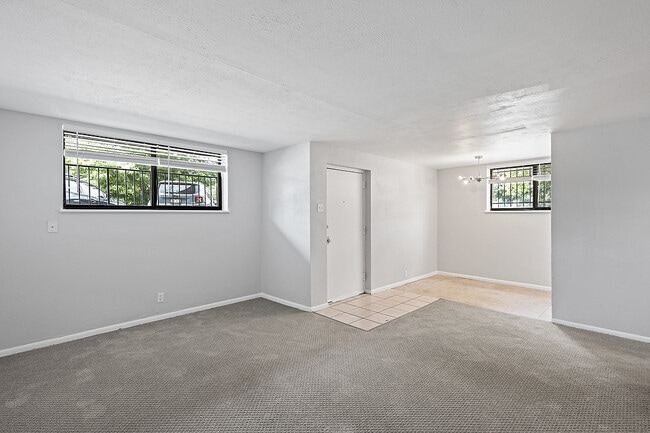 Interior Photo - The Points at California 29