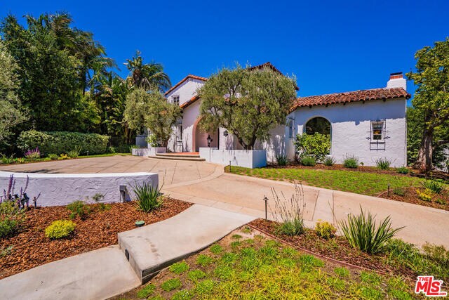 Foto del edificio - 702 N Maple Dr