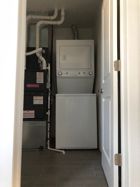 In unit laundry - 2814 N Troy St