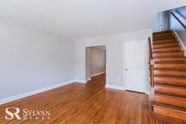 Building Photo - Come view this charming townhome