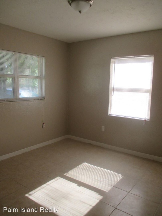 Foto del edificio - 3 br, 1 bath House - 821 14th Ave NW