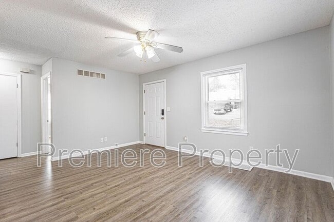 Building Photo - 3025 S Norwood Ave