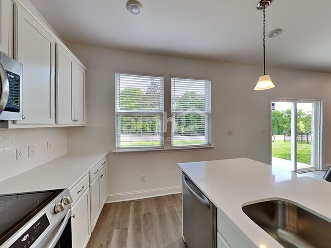 Building Photo - 230 Argea Dr