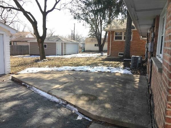 Building Photo - 16931 Old Elm Dr