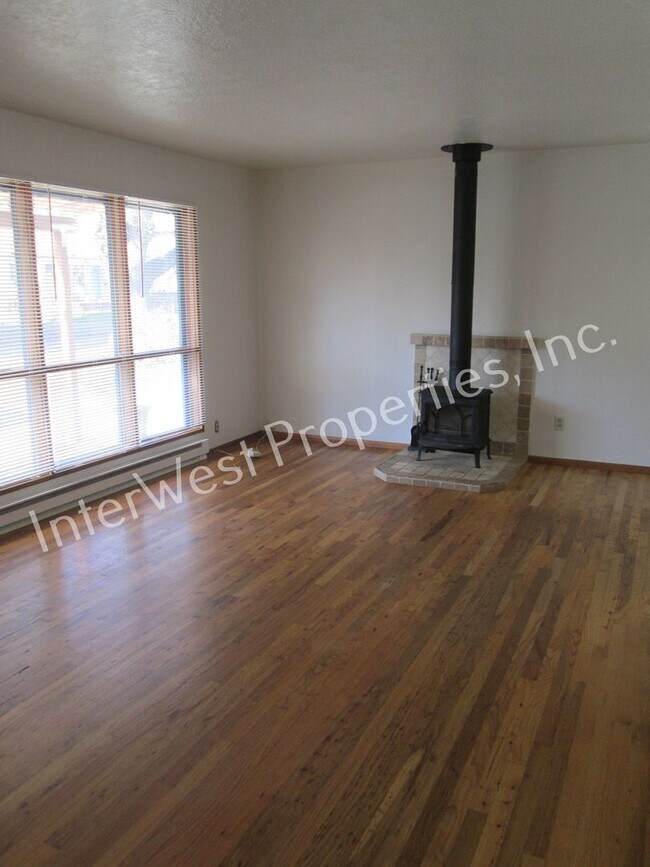Foto del edificio - Montavilla Cutie! 2bd 1 ba home with Garag...