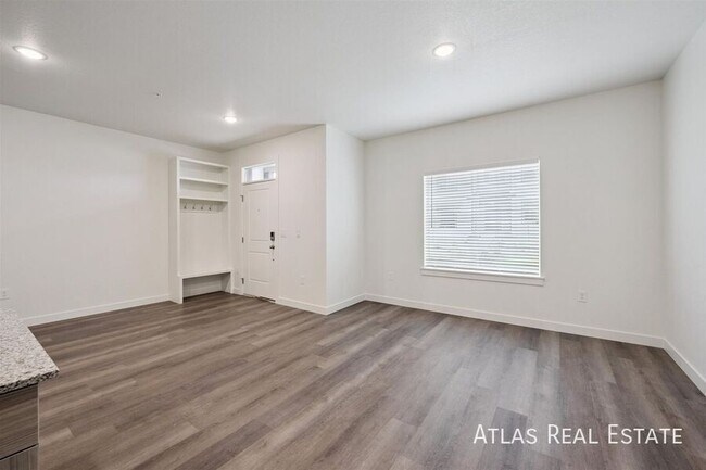 Foto del edificio - 629 Leland Aly