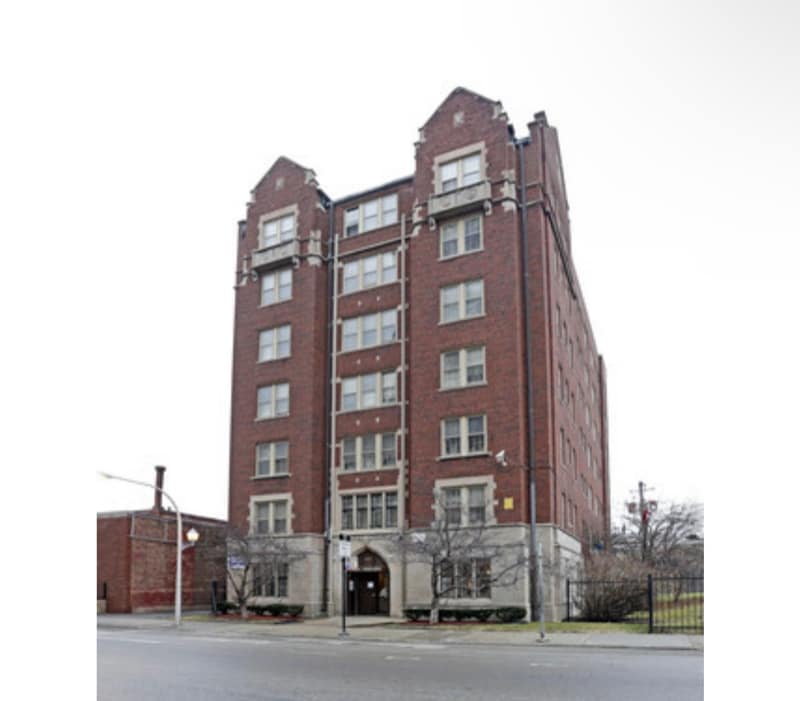 Primary Photo - 7147 S Jeffery Blvd