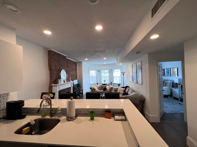 Building Photo - 1408 Beacon St