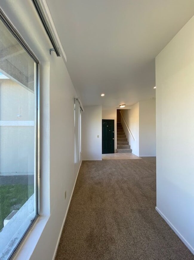 Foto del edificio - Spacious 3 Bed/2 Bath Duplex~ PG&E & Water Included Huge Savings!!