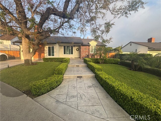 Primary Photo - 10215 Quill Ave