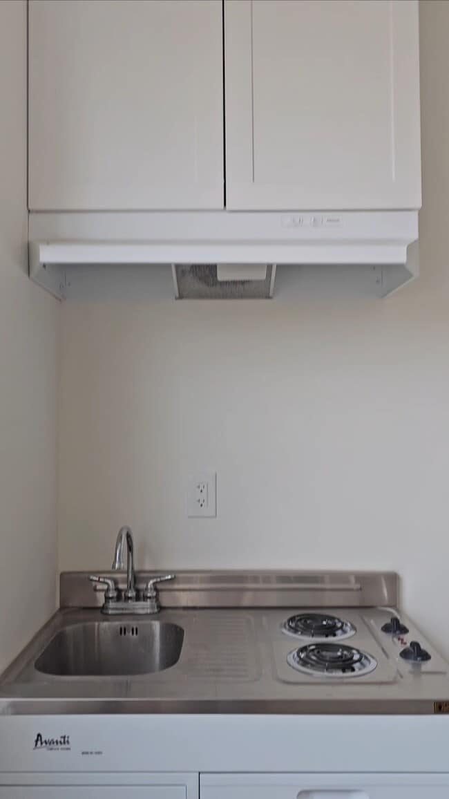 Building Photo - Crestwood Tower Apartments