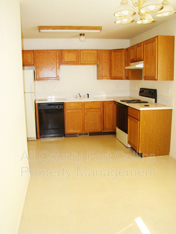 Building Photo - 220 Gary Dr