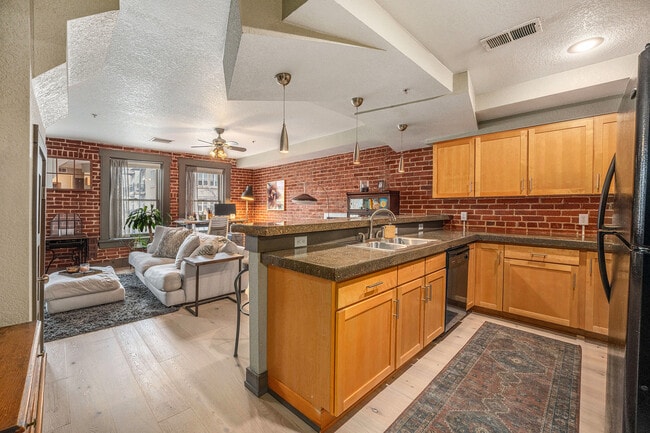 Building Photo - 232 N Broadway