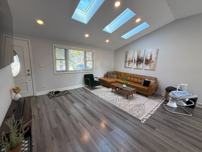 Foto del edificio - 10231 Hawthorne Dr