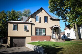 Building Photo - 315 6th Ave S
