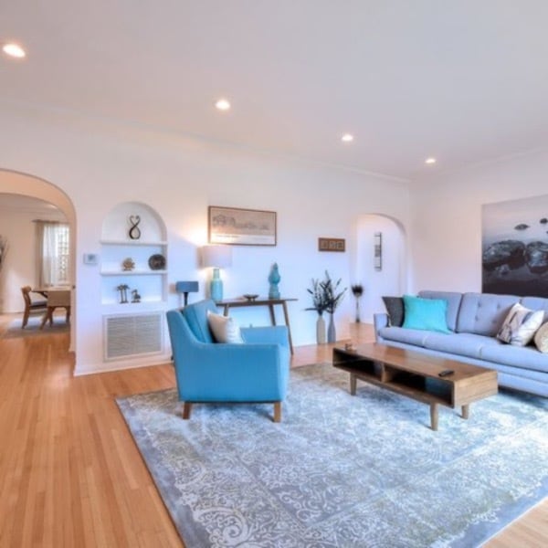 Living room - 7455 Oakwood Ave