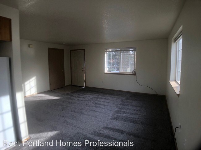 Building Photo - 2739-2743 SW Jasmine Pl