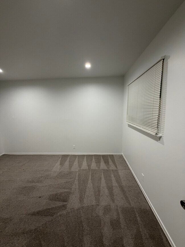 Foto del edificio - 44539 Lowtree Ave