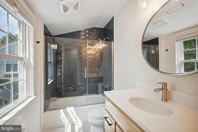 Building Photo - 2612 Fordham Rd