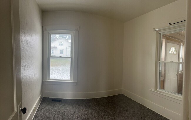 Building Photo - 800 Brentwood Rd