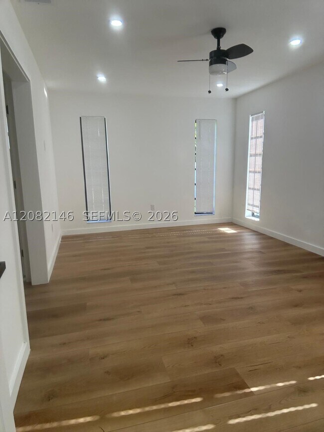 Foto del edificio - 3441 NW 213th St