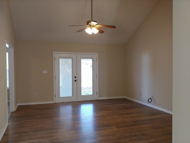 Building Photo - 105 Indianola Ct