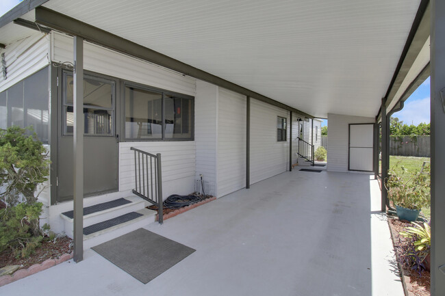 Building Photo - 6090 Seashore Dr