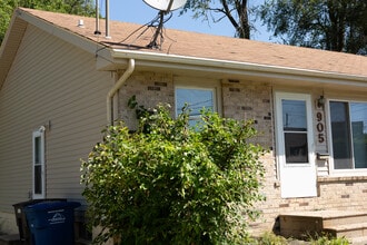 Building Photo - 905 Emma Ave