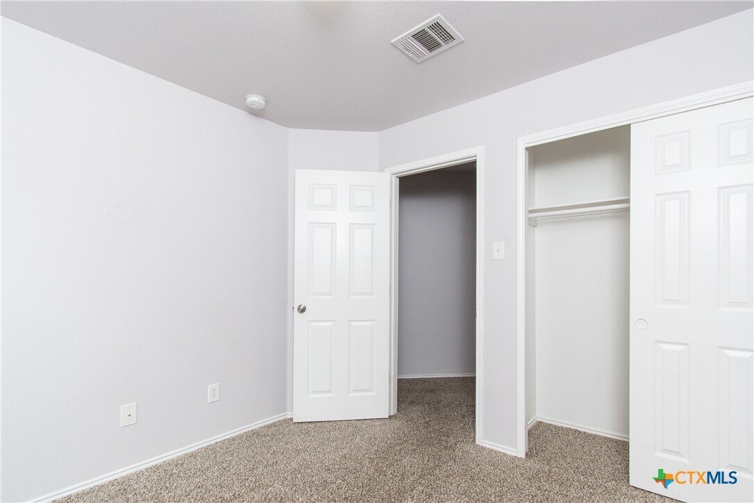 Building Photo - 6003 Shamrock Dr