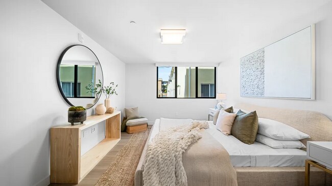 Foto del edificio - 153 San Vicente Blvd