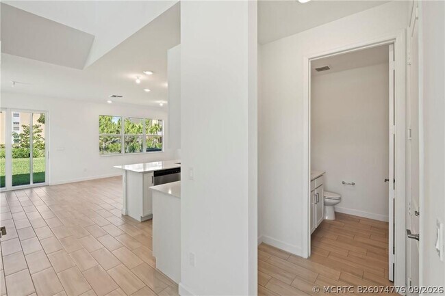 Foto del edificio - 22851 Hillgard Ave