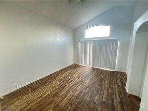 Building Photo - 135 Monteen Dr