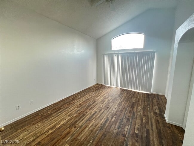 Building Photo - 135 Monteen Dr