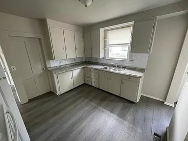 Primary Photo - 102 S Perry St