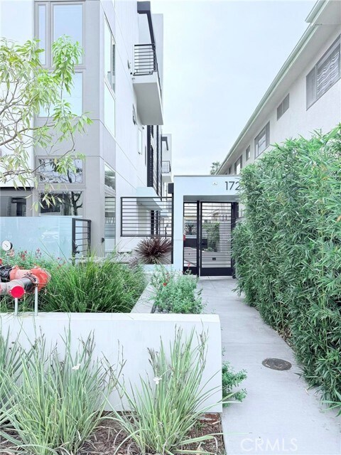 Foto del edificio - 1729 S Barrington Ave