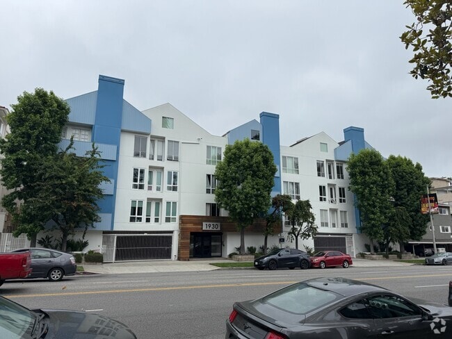 Building Photo - 1930 S Beverly Glen Blvd