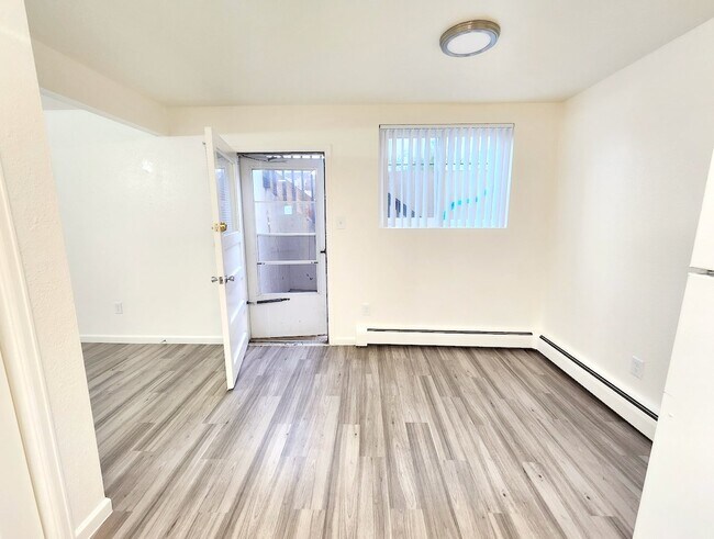 Foto del edificio - 1330 Zephyr St