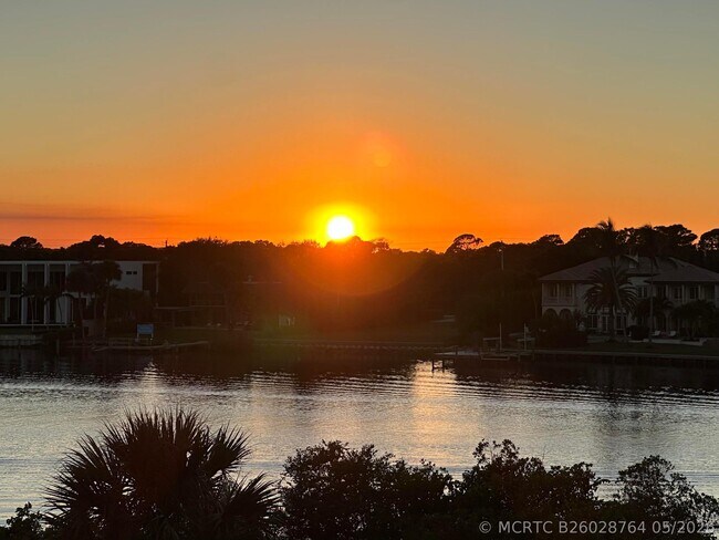 Foto del edificio - 1701 Marina Isle Way