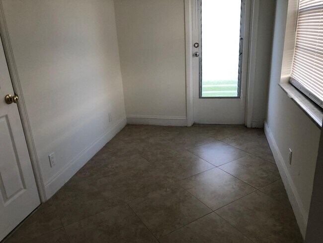 Foto del edificio - 1315 SW 20th St