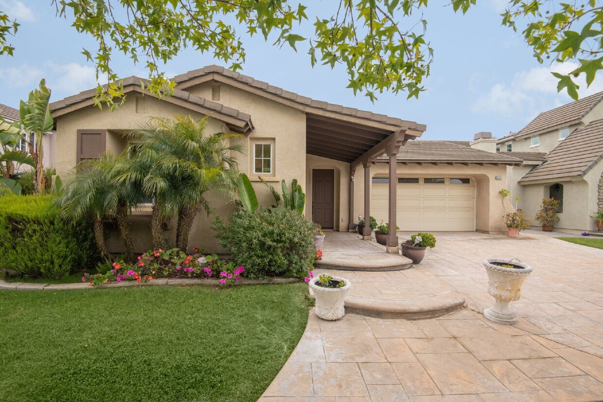 Foto principal - Fully Furnished Single Family Home in Vict...
